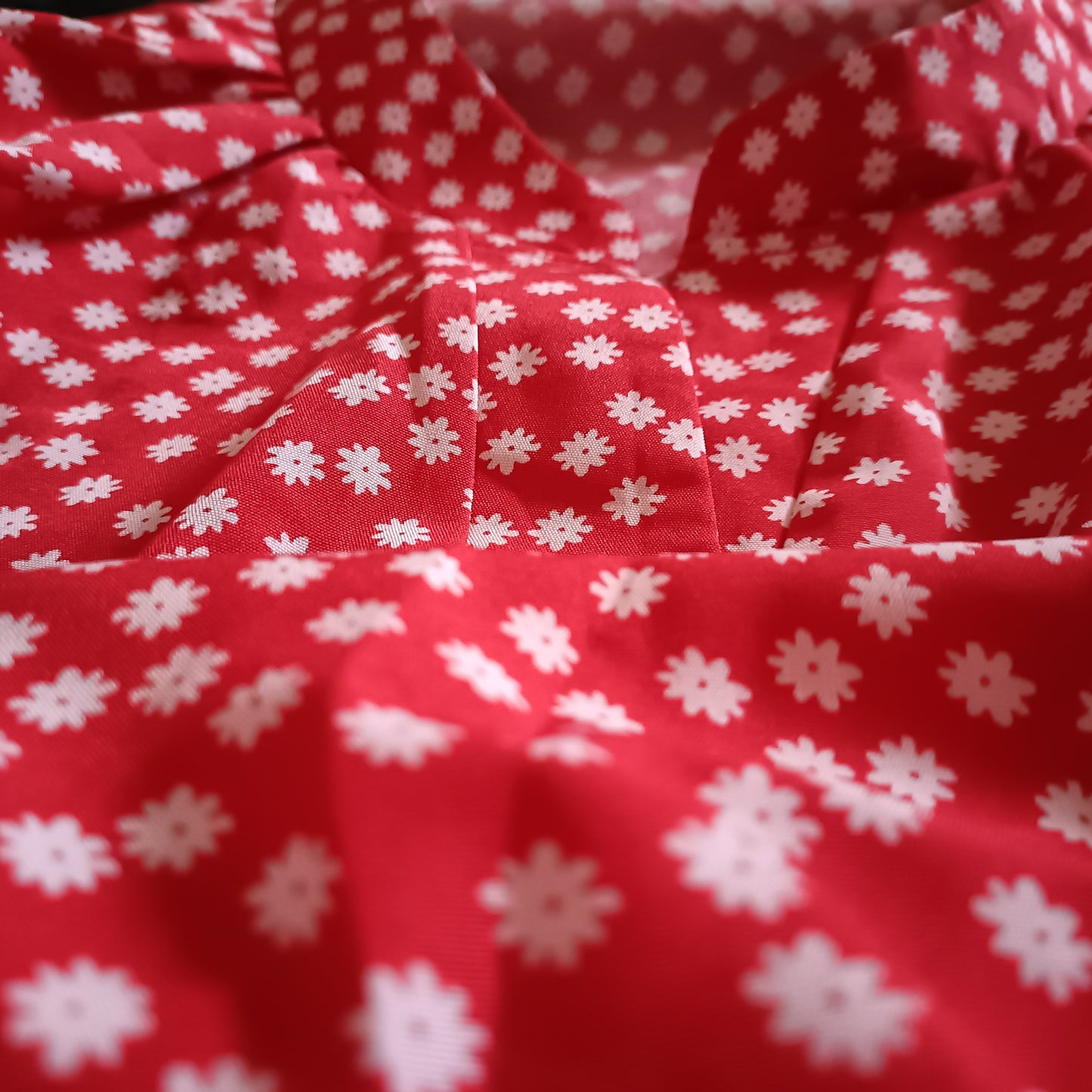 Red Collarless Shirt/Blouse with Daisy Print