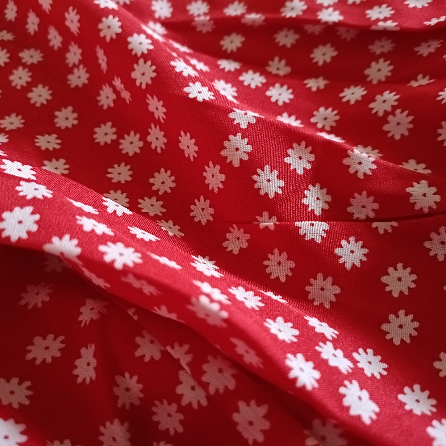 Red Collarless Shirt/Blouse with Daisy Print