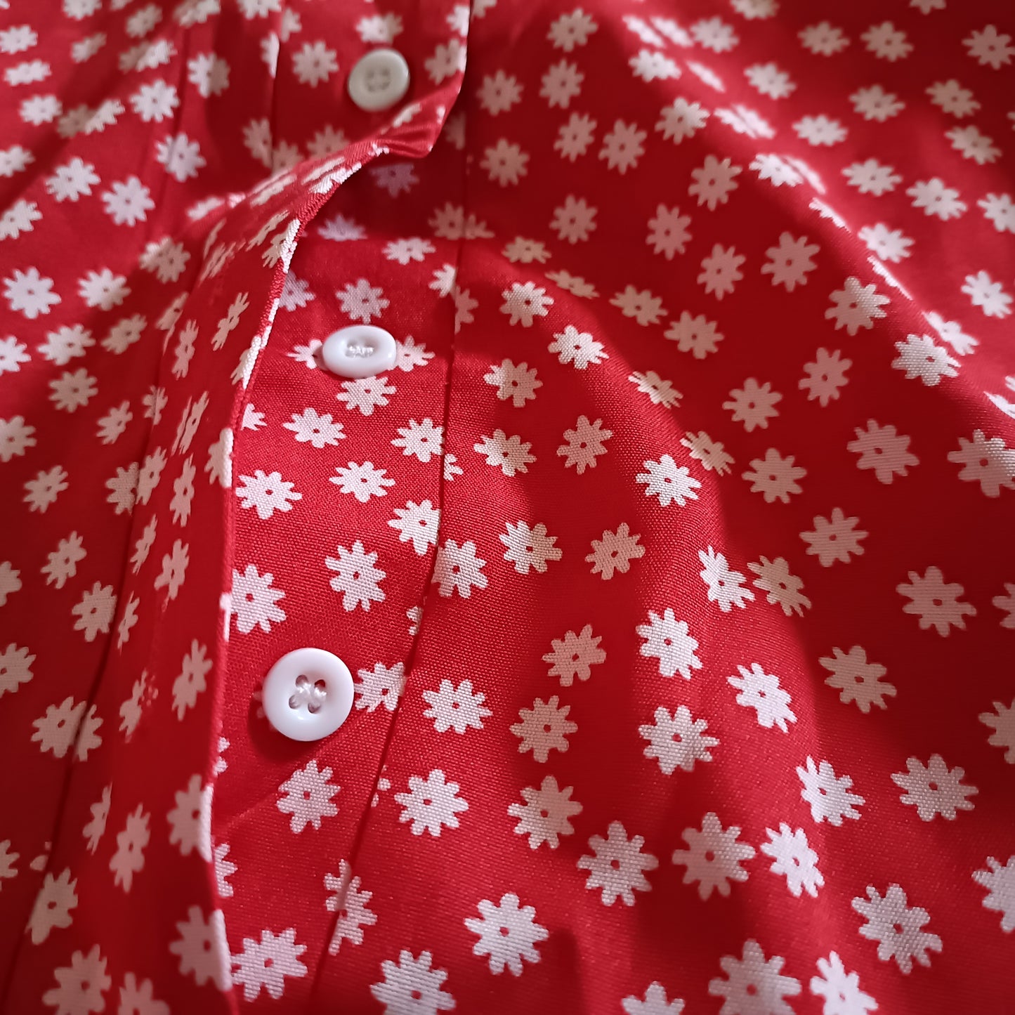 Red Collarless Shirt/Blouse with Daisy Print
