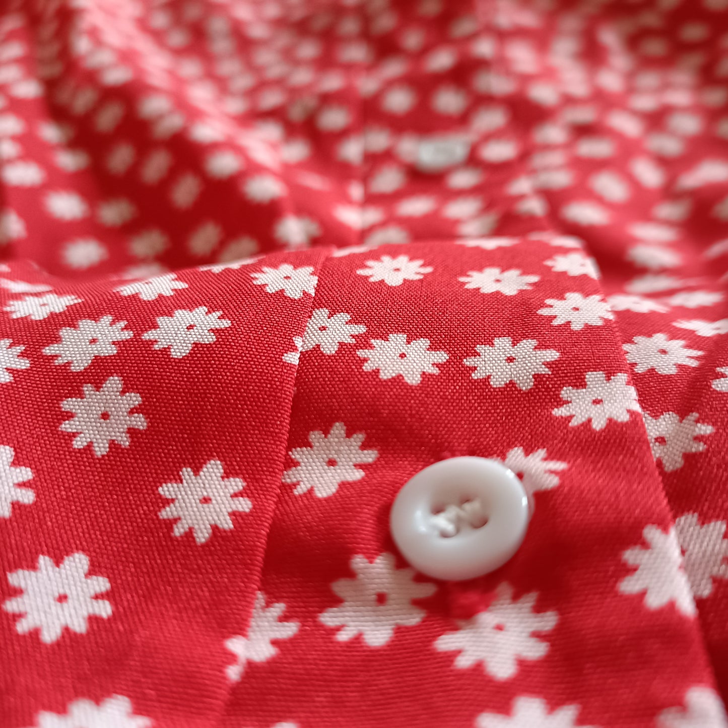 Red Collarless Shirt/Blouse with Daisy Print