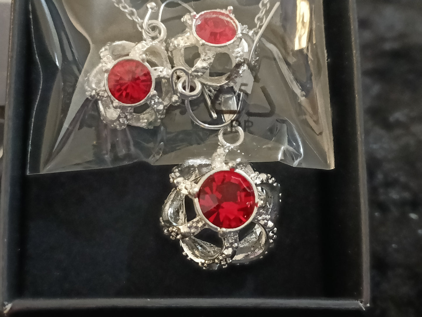 Avon Elisha Jewellery Giftset