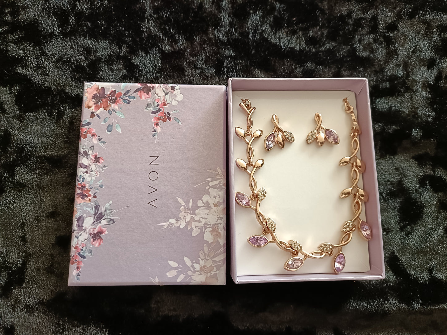 Avon Gold Coloured Leaf Necklace and Earring Set
