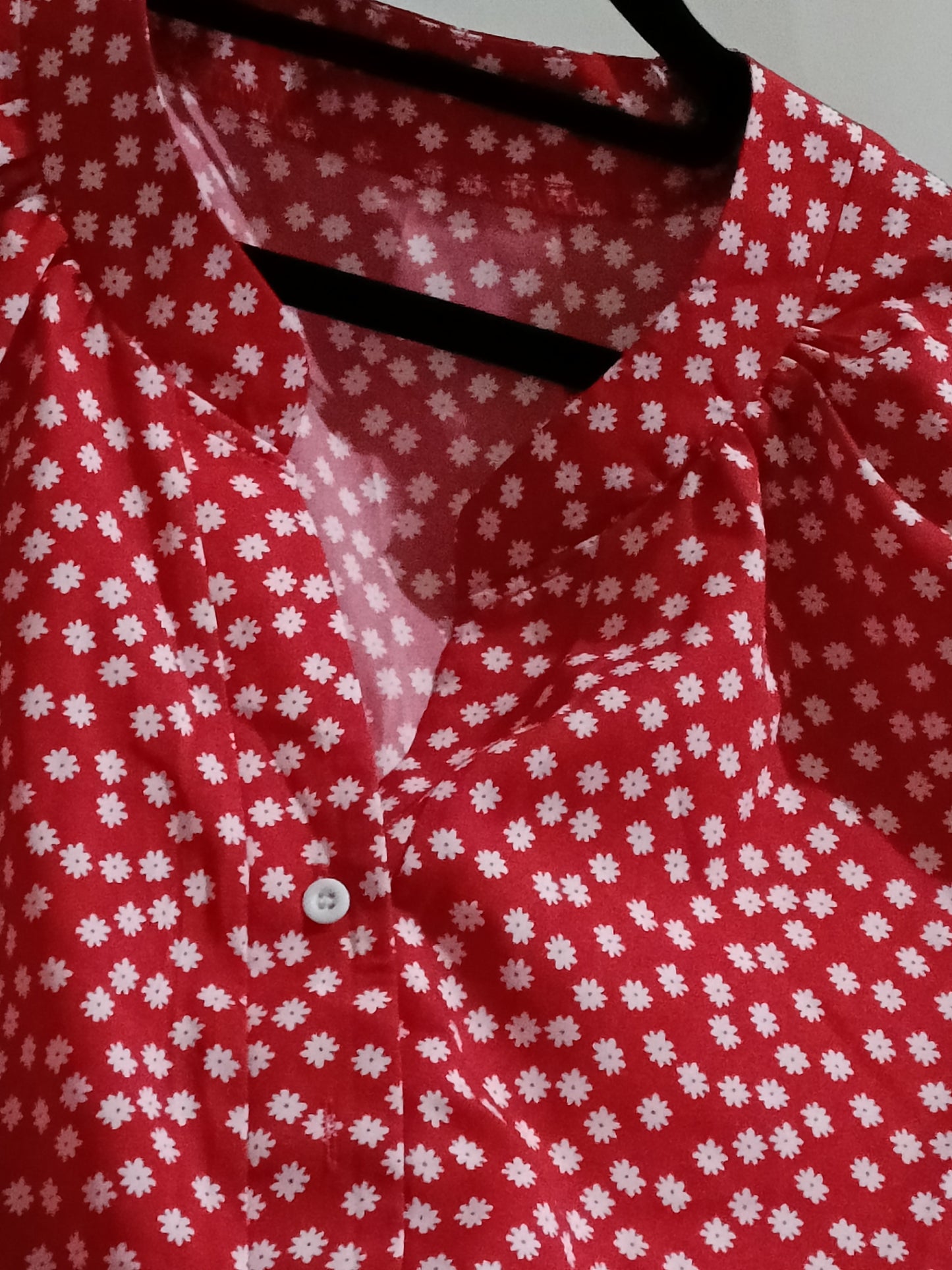 Red Collarless Shirt/Blouse with Daisy Print