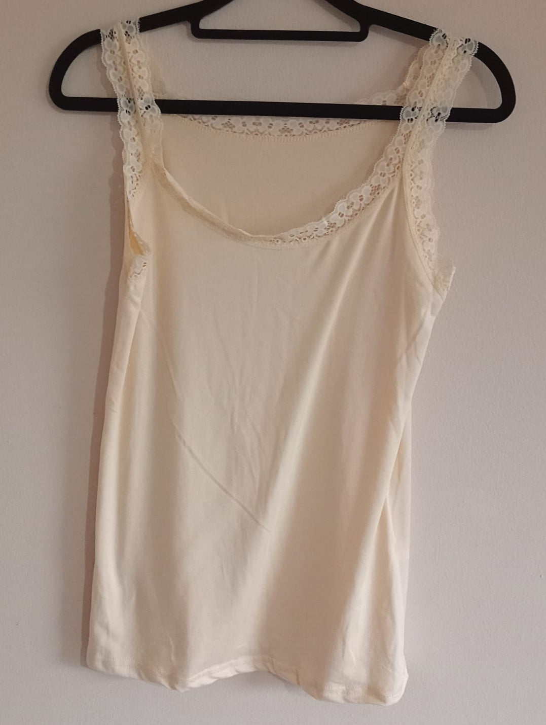 Pack of 6 Lace Trimmed Vest Tops