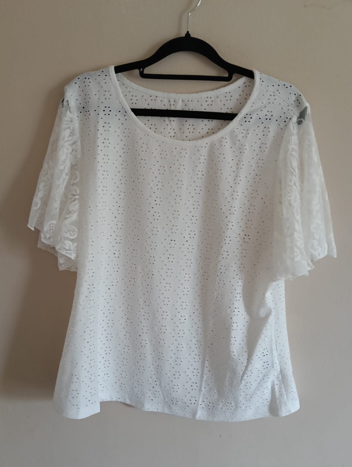 Short Sleeve Eyelet Embroidery T Shirt with Lace Sleeves