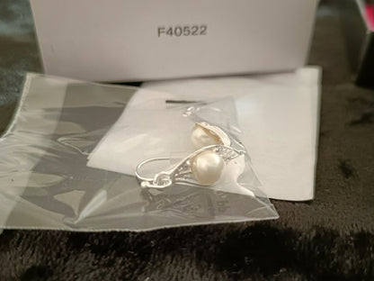 Avon Snow Petals Pearlesque Gift Set
