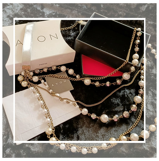 Avon Pearlesque and Chain Necklace