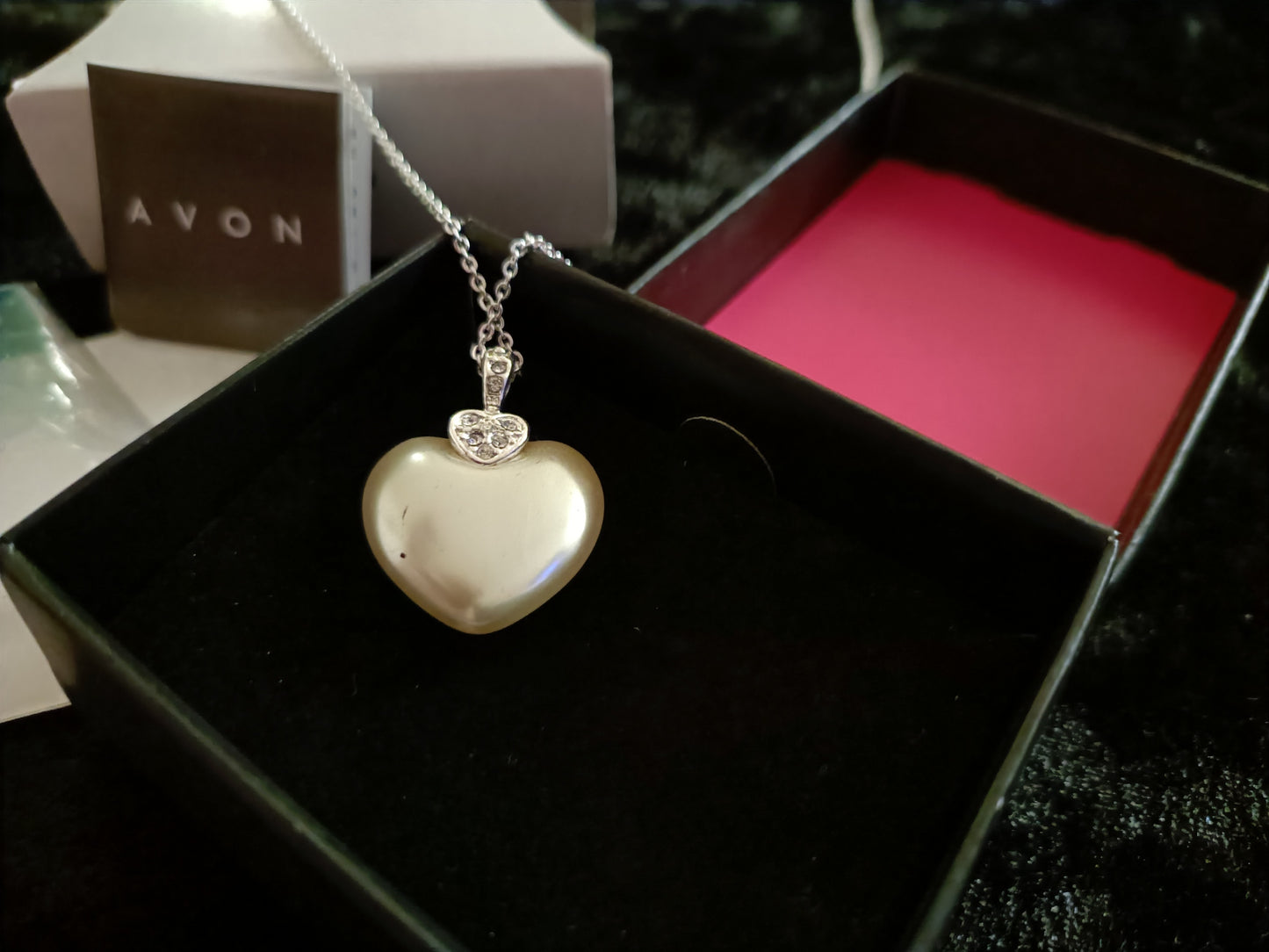 Avon Gwyneth Heart Pearlesque Giftset