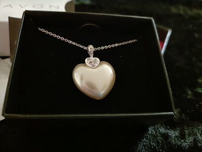 Avon Gwyneth Heart Pearlesque Giftset