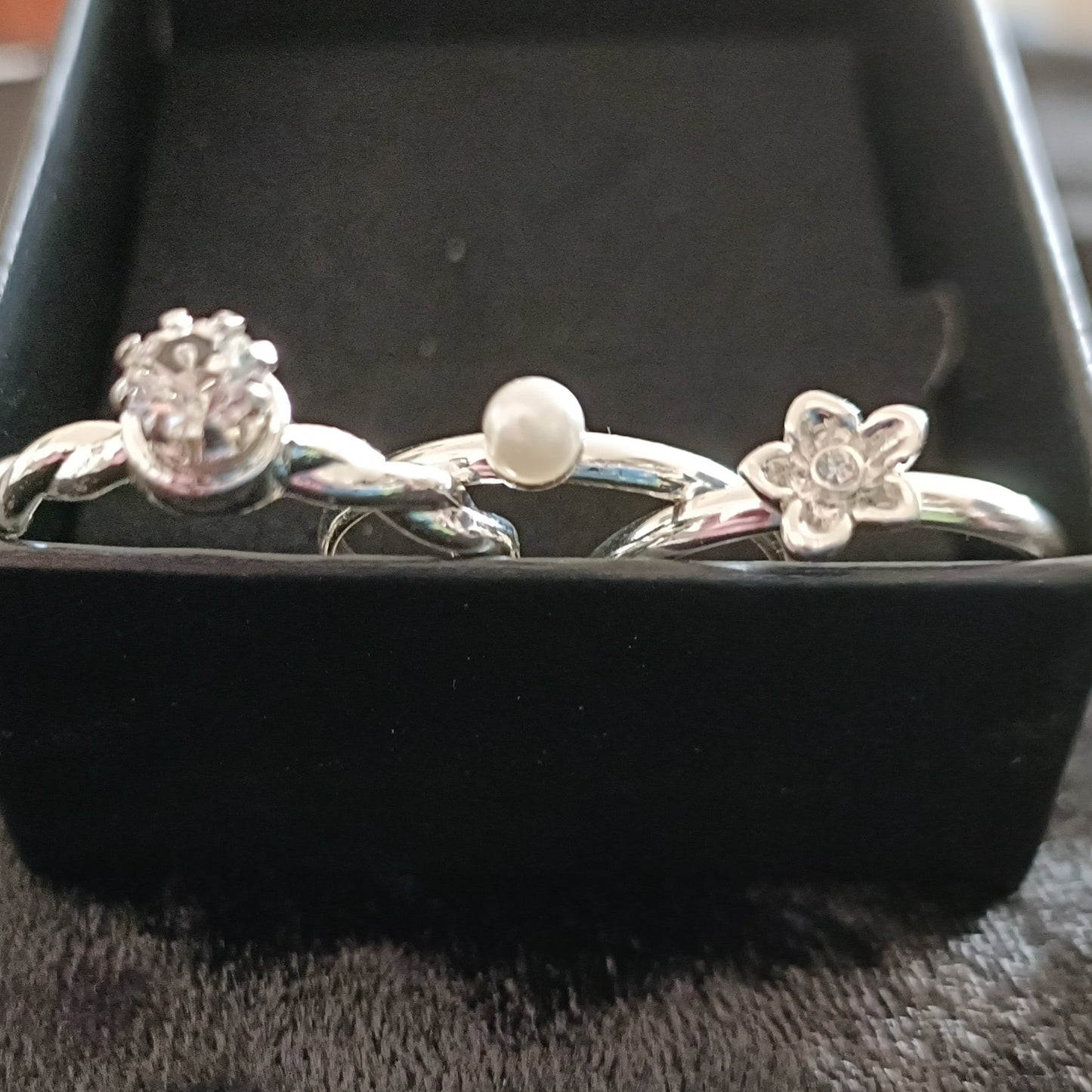 Avon Ring by Ring Flower Ring Set