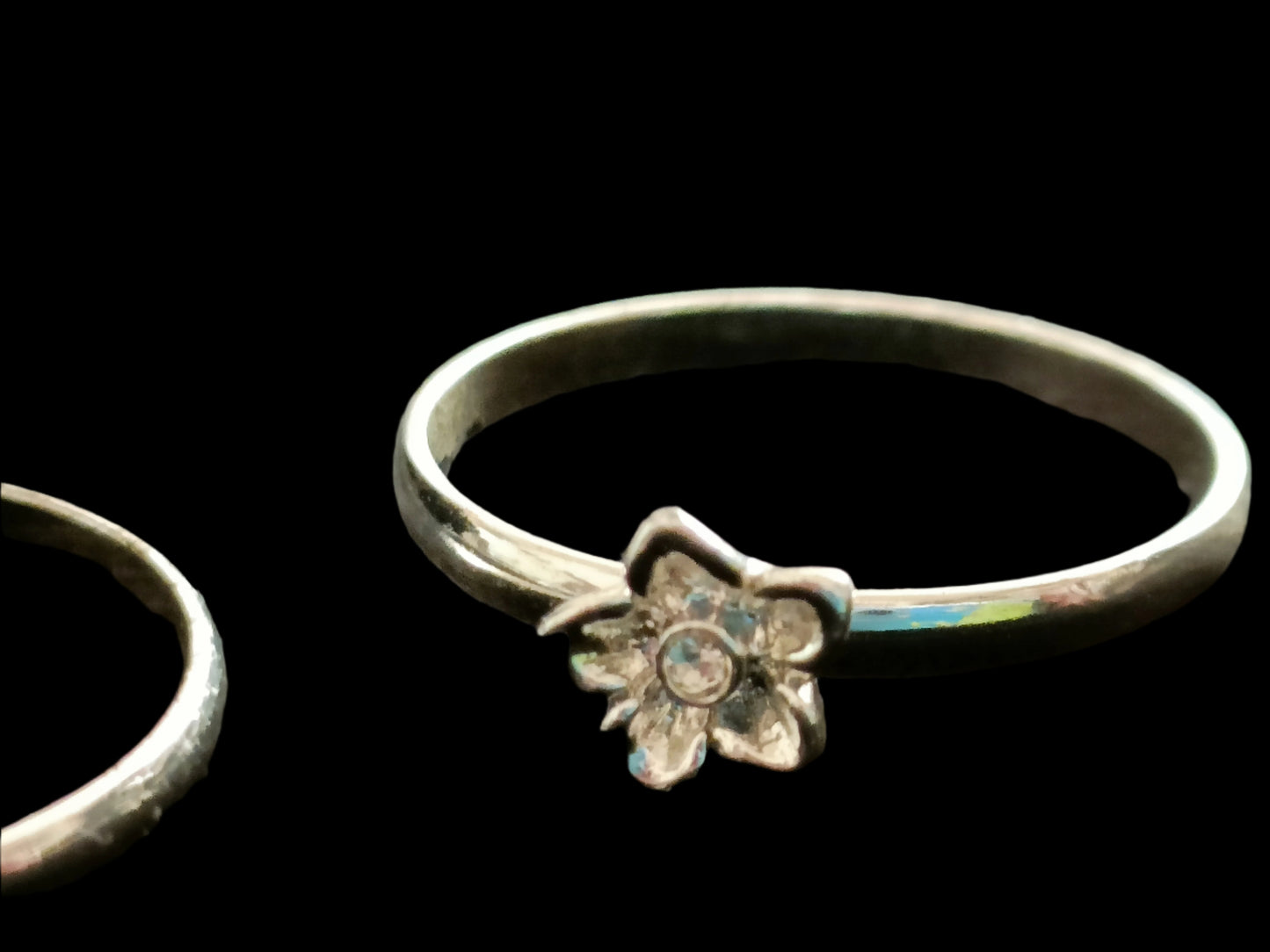 Avon Ring by Ring Flower Ring Set