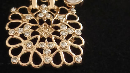 Avon Signature Collection Square Pendant