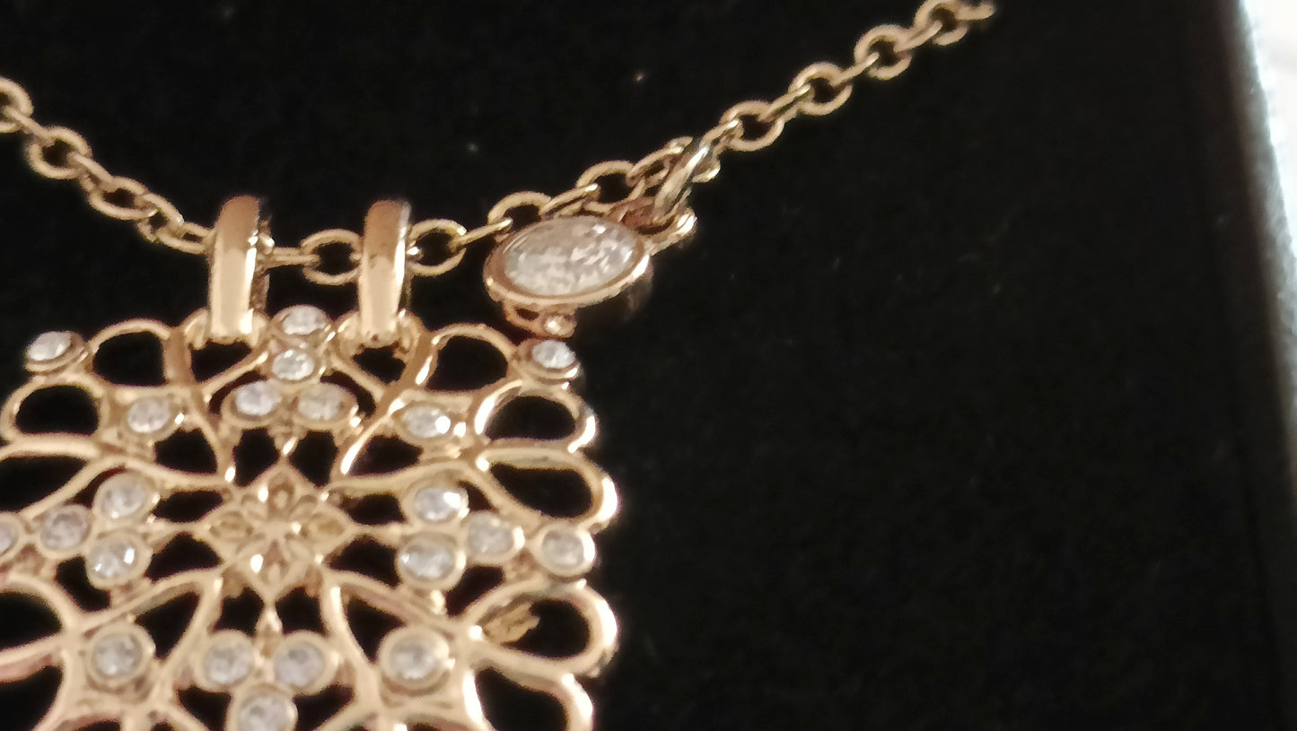 Avon Signature Collection Square Pendant