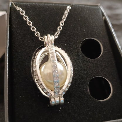 Avon Salerio Necklace