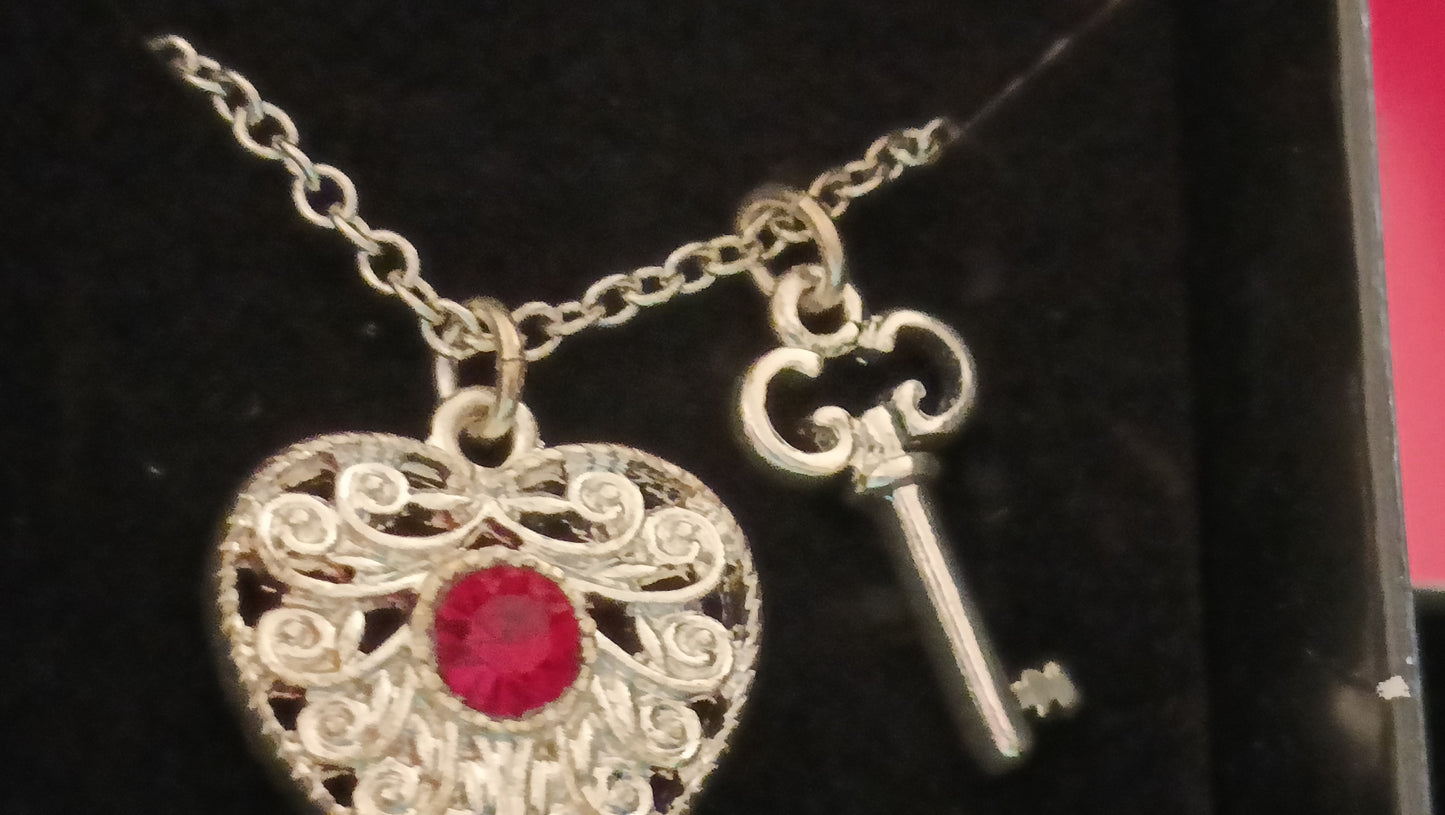 Avon Abrielle Necklace