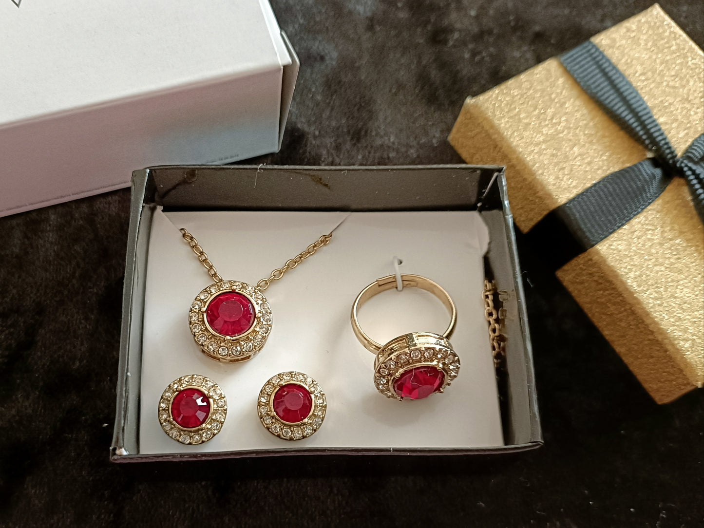 Avon Hilary Jewellery Giftset
