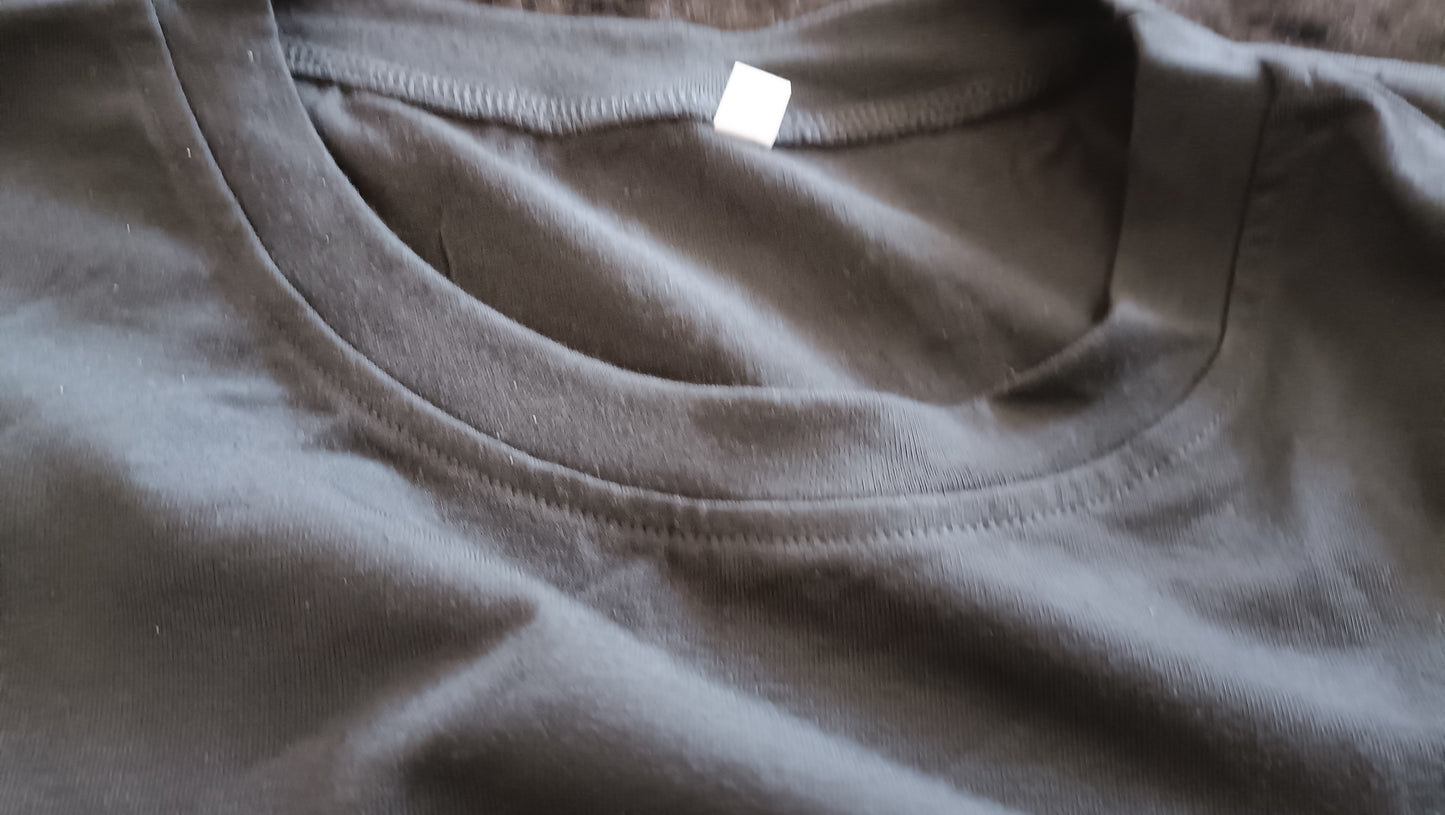 Black T-Shirt with Romantic Paris Slogan and Eiffel Tower