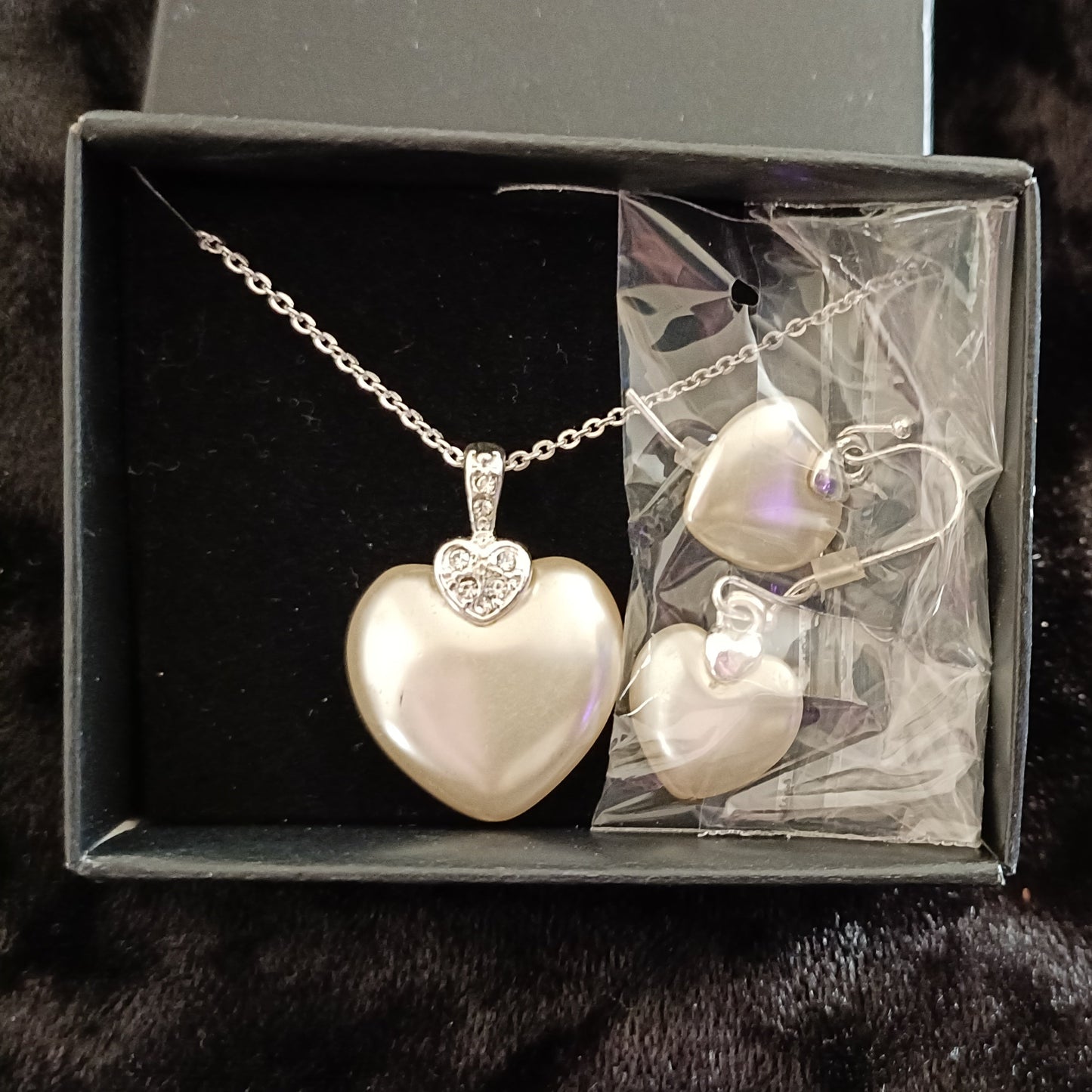 Avon Gwyneth Heart Pearlesque Giftset