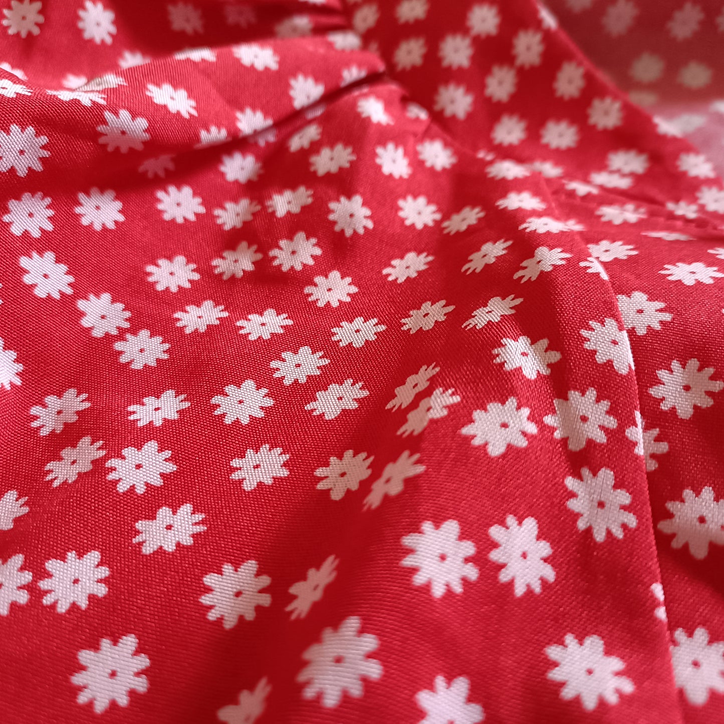 Red Collarless Shirt/Blouse with Daisy Print